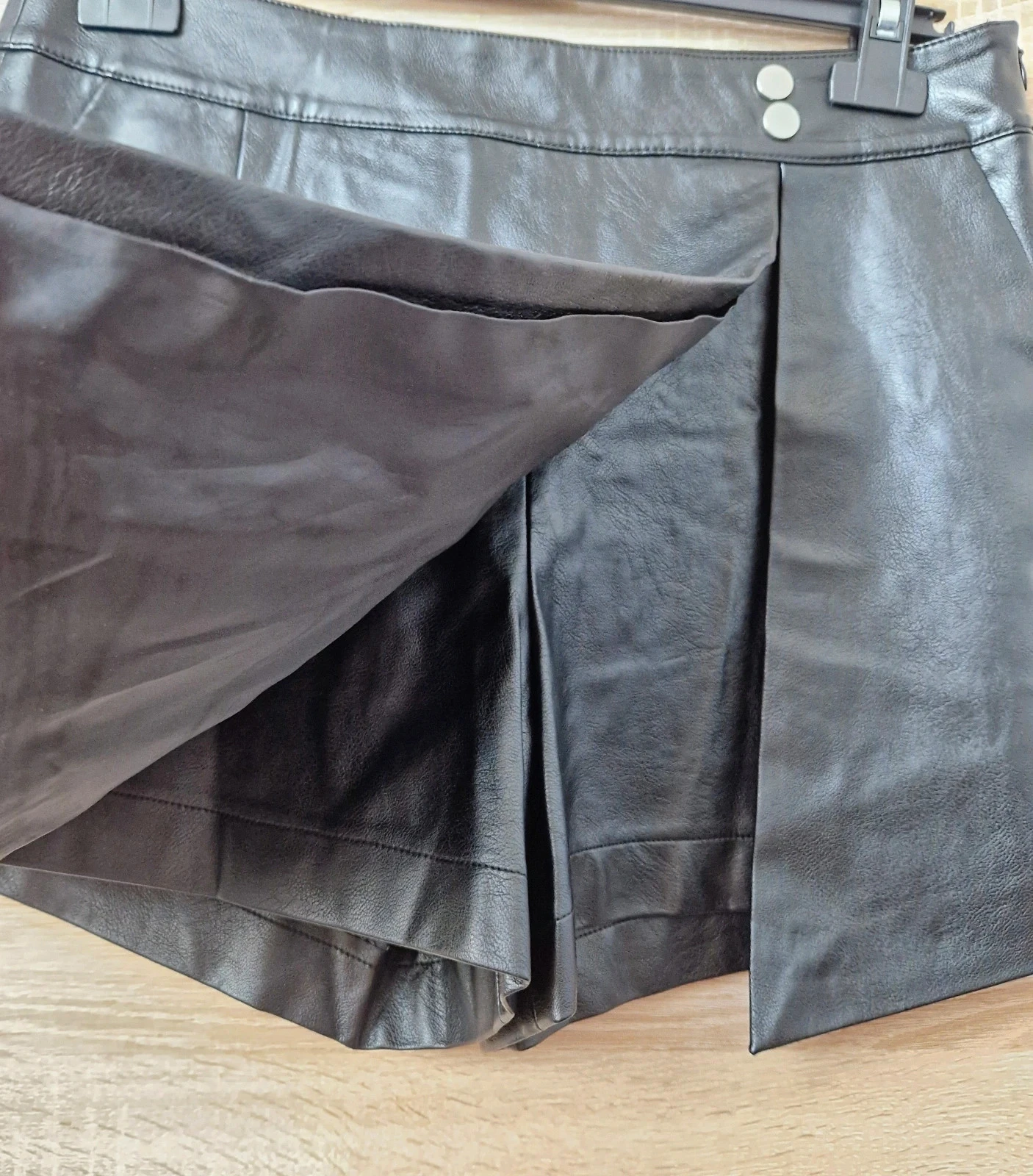 Falda corta tipo piel Cache Cache Talla 42 – photo 2